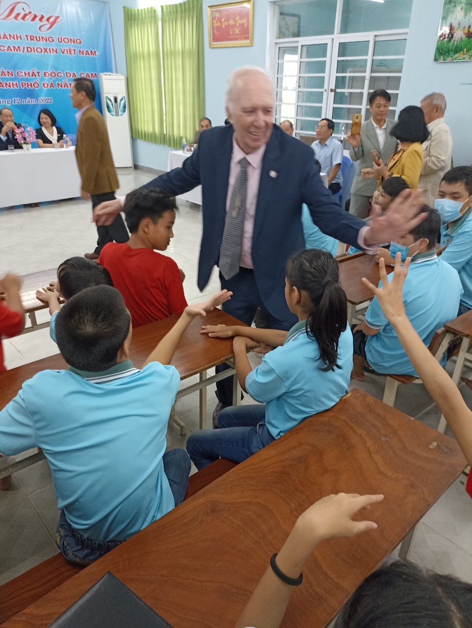 Ban Chấp hành Trung ương Hội thăm và tặng quà Trung tâm Bảo trợ xã hội NNCĐDC và trẻ em bất hạnh tp Đà Nẵng Ban Chấp hành Trung ương Hội thăm và tặng quà Trung tâm Bảo trợ xã hội NNCĐDC và trẻ em bất hạnh tp Đà Nẵng