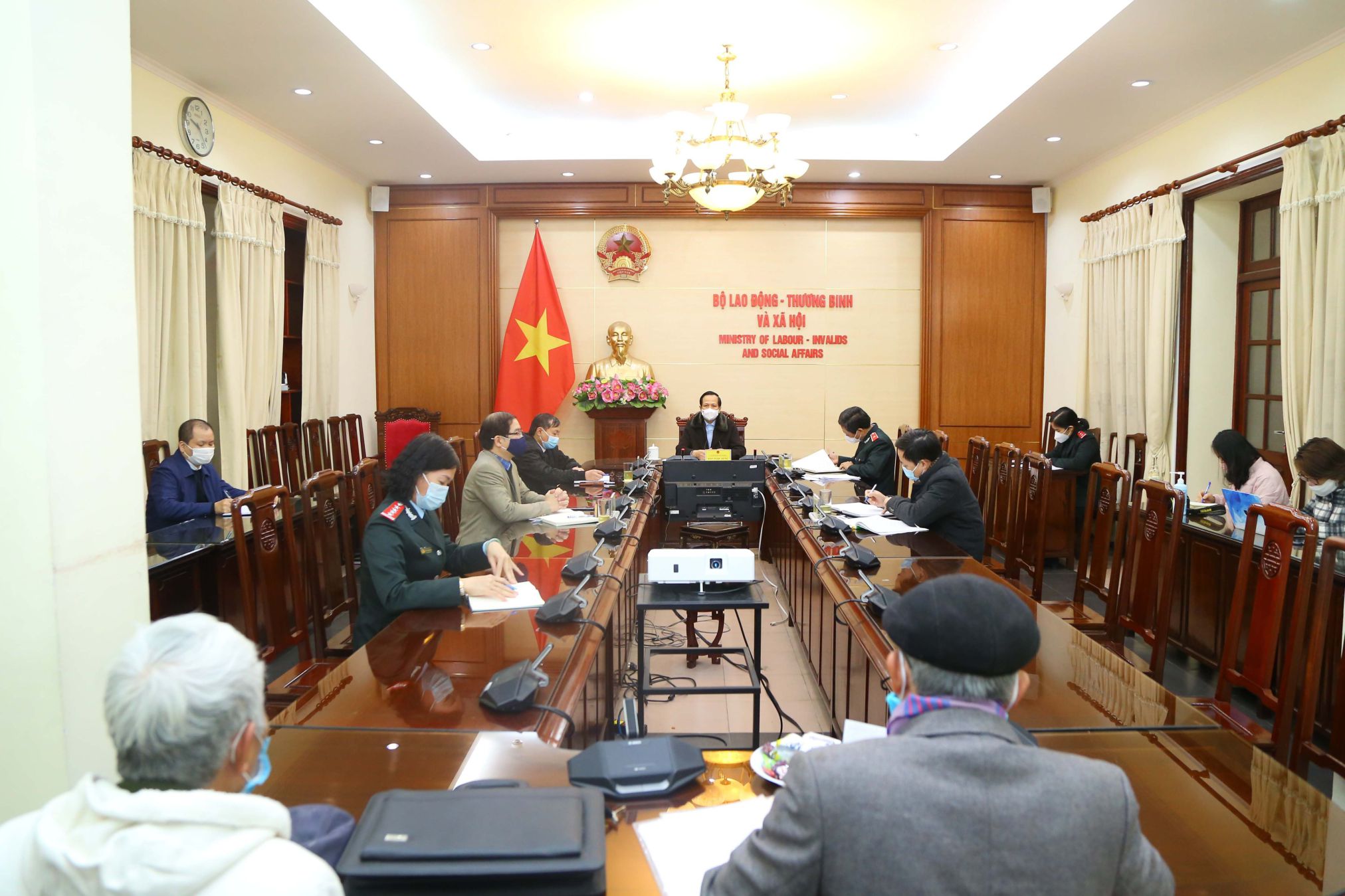 Tiếp người thương binh lỡ chế độ, Bộ trưởng Đào Ngọc Dung giải quyết ngay - 1 Tiếp người thương binh lỡ chế độ, Bộ trưởng Đào Ngọc Dung giải quyết ngay - 1