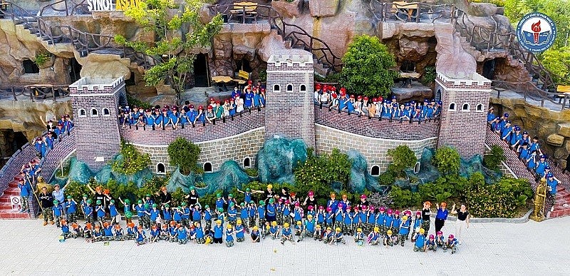 Núi giả sơn (thực chất là nhà kho) - được nhiều bạn trẻ và du khách yêu thích đến check in. Núi giả sơn (thực chất là nhà kho) - được nhiều bạn trẻ và du khách yêu thích đến check in.