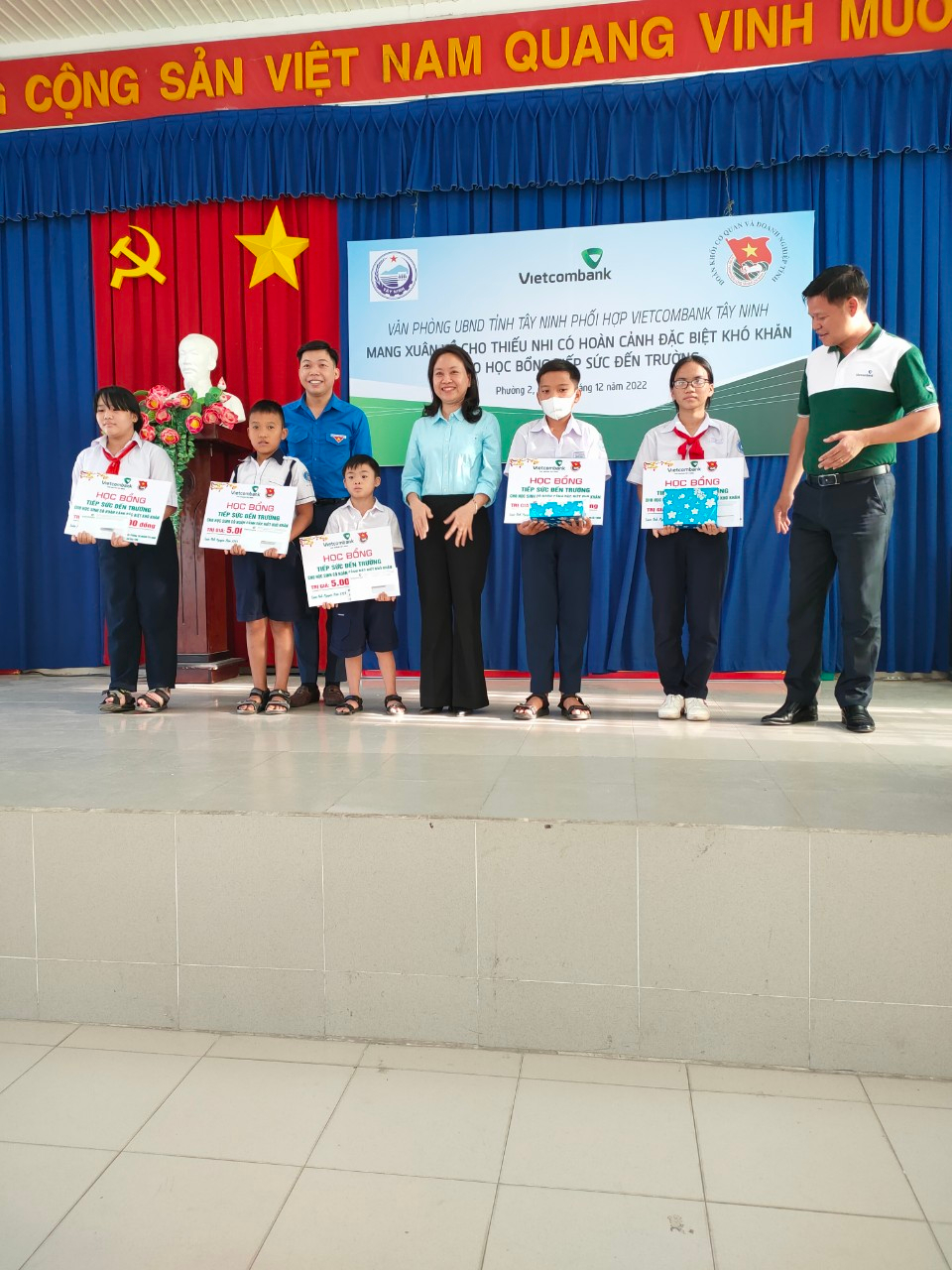 Huyện Gò Dầu: Tặng quà Tết Quý Mão 2023 cho nạn nhân chất độc da cam Huyện Gò Dầu: Tặng quà Tết Quý Mão 2023 cho nạn nhân chất độc da cam