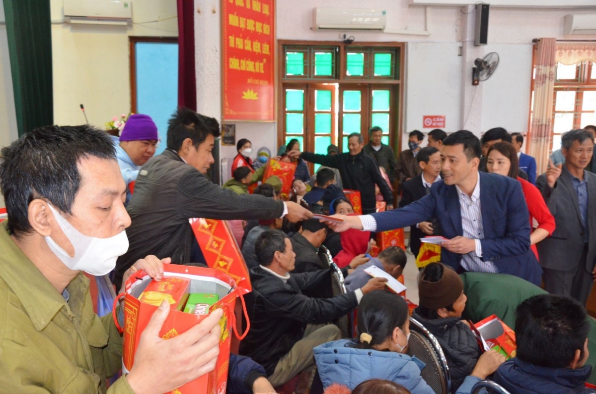 Hội huyện Hưng Hà: tiếp nhận và trao quà tết cho nạn nhân chất độc da cam Hội huyện Hưng Hà: tiếp nhận và trao quà tết cho nạn nhân chất độc da cam