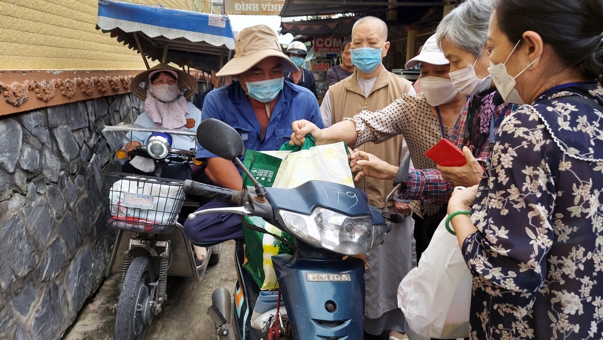 Thủ Thừa: Tặng quà cho nạn nhân chất độc da cam, hộ nghèo và người khuyết tật Thủ Thừa: Tặng quà cho nạn nhân chất độc da cam, hộ nghèo và người khuyết tật