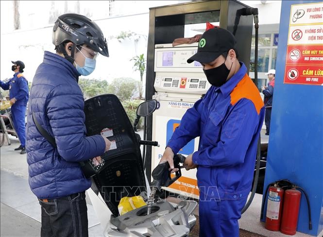 Đề xuất rút thời gian điều chỉnh giá xăng còn 7 ngày