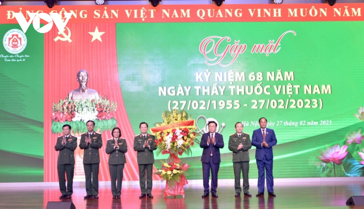 chủ tịch quốc hội thăm, chúc mừng bệnh viện trung ương quân đội 108 nhân ngày 27 2 hình ảnh 2 chu tich quoc hoi tham, chuc mung benh vien trung uong quan doi 108 nhan ngay 27 2 hinh anh 2