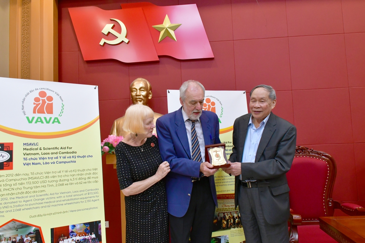 Chủ tịch Tổ chức viện trợ Y tế và Kỹ thuật cho Việt Nam, Lào và Campuchia thăm, làm việc với Trung ương Hội Chủ tịch Tổ chức viện trợ Y tế và Kỹ thuật cho Việt Nam, Lào và Campuchia thăm, làm việc với Trung ương Hội