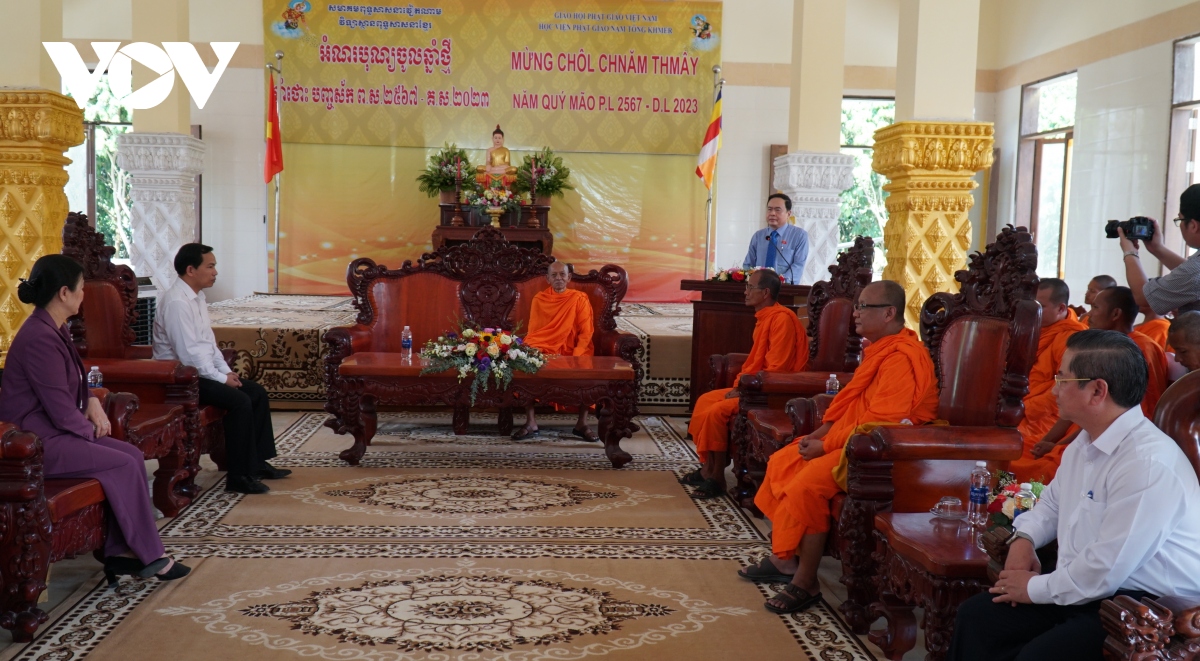 Ông trần thanh mẫn thăm, tặng quà nhân dịp tết chôl chnăm thmây của đồng bào khmer hình ảnh 2 Ong tran thanh man tham, tang qua nhan dip tet chol chnam thmay cua dong bao khmer hinh anh 2