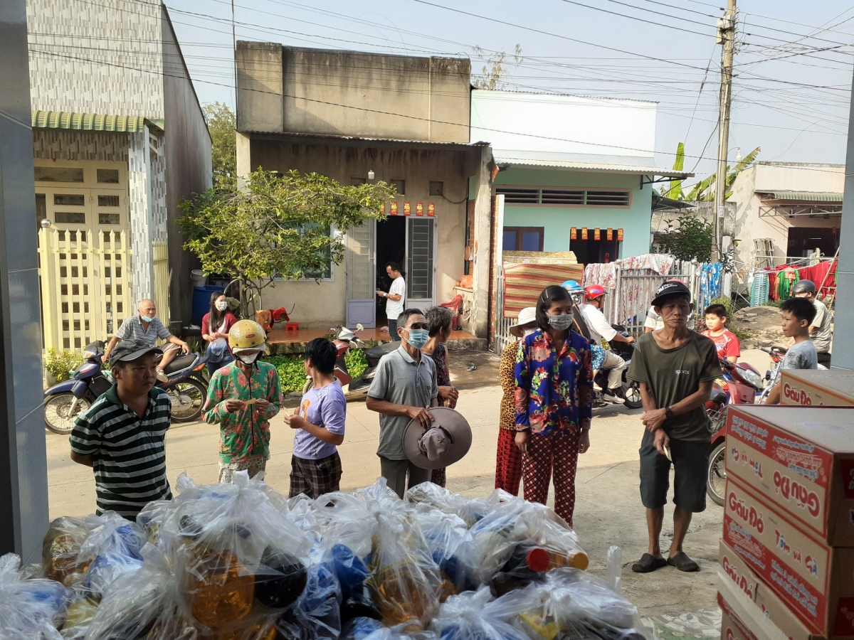 Định Quán: Phối hợp với các nhà hảo tâm tặng quà cho nạn nhân chất độc da cam Định Quán: Phối hợp với các nhà hảo tâm tặng quà cho nạn nhân chất độc da cam