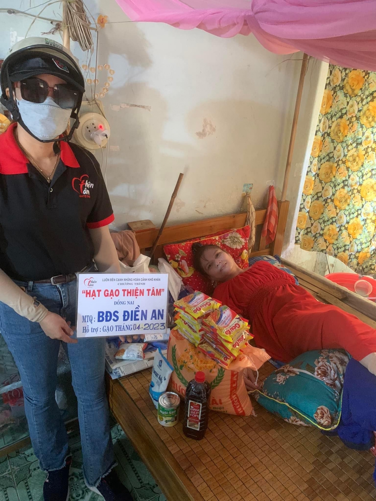 Định Quán: Phối hợp với các nhà hảo tâm tặng quà cho nạn nhân chất độc da cam Định Quán: Phối hợp với các nhà hảo tâm tặng quà cho nạn nhân chất độc da cam