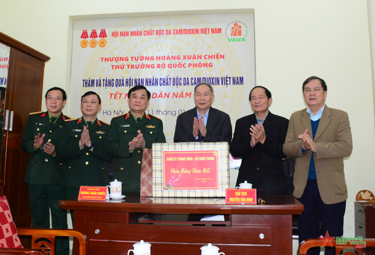 Thượng tướng Hoàng Xuân Chiến thăm, tặng quà Hội Nạn nhân chất độc da cam/dioxin Việt Nam