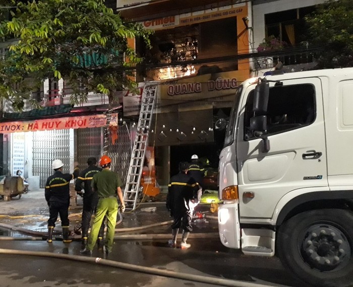 chay-cua-hang-ban-do-dien-o-quang-ngai-4-nguoi-tu-vong-2-1622860429.jpg