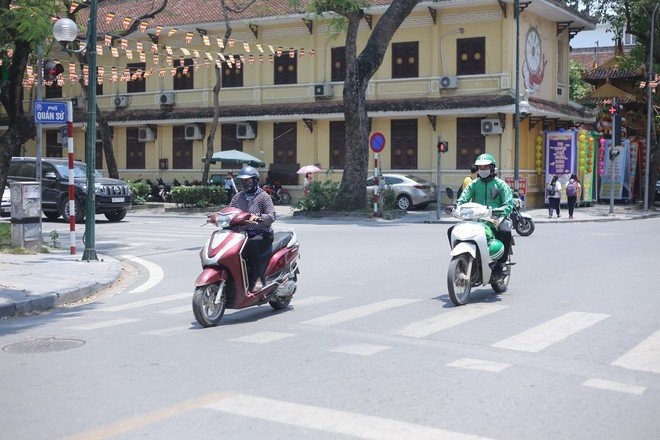 du-bao-thoi-tiet-88-mien-bac-nang-gay-gat-ha-noi-nong-nhu-thieu-dot-1628379056.jpg