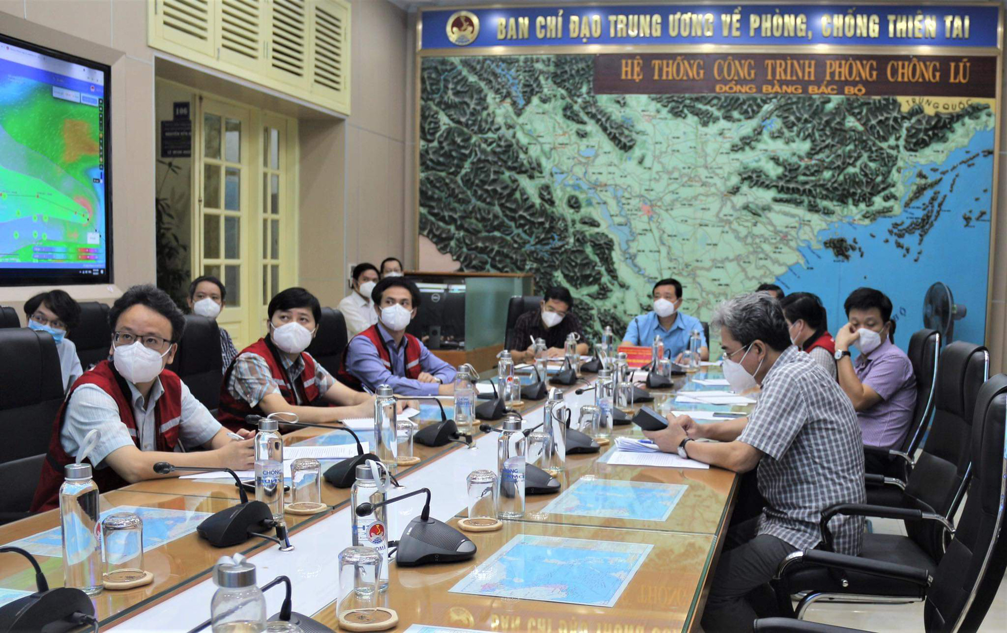 Bão số 5 giật cấp 13, lên kịch bản sơ tán 760.000 dân - Ảnh 2. Bão số 5 giật cấp 13, lên kịch bản sơ tán 760.000 dân - Ảnh 2.