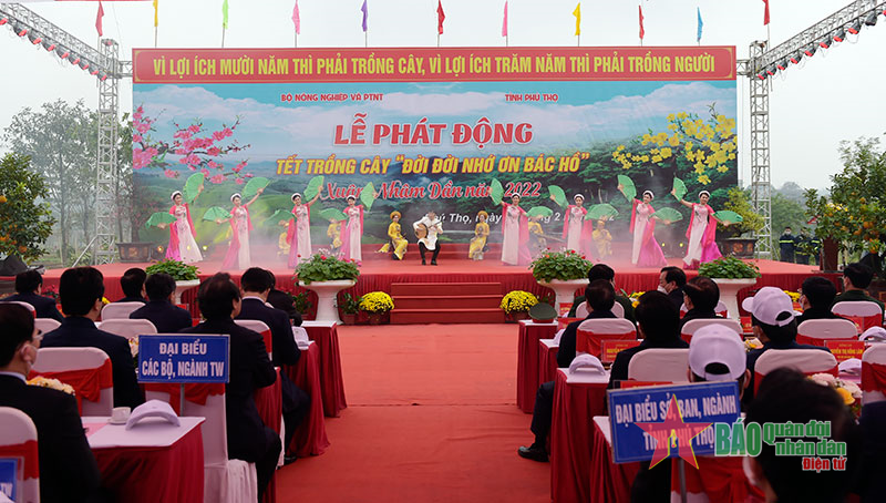 Chủ tịch nước Nguyễn Xuân Phúc phát động Tết trồng cây “Đời đời nhớ ơn Bác Hồ” Xuân Nhâm Dần 2022 tại Đền Hùng