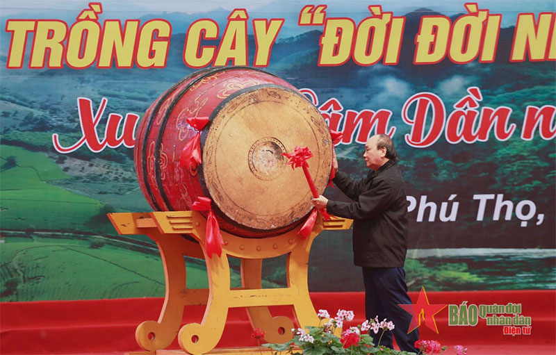 Chủ tịch nước Nguyễn Xuân Phúc phát động Tết trồng cây “Đời đời nhớ ơn Bác Hồ” Xuân Nhâm Dần 2022 tại Đền Hùng