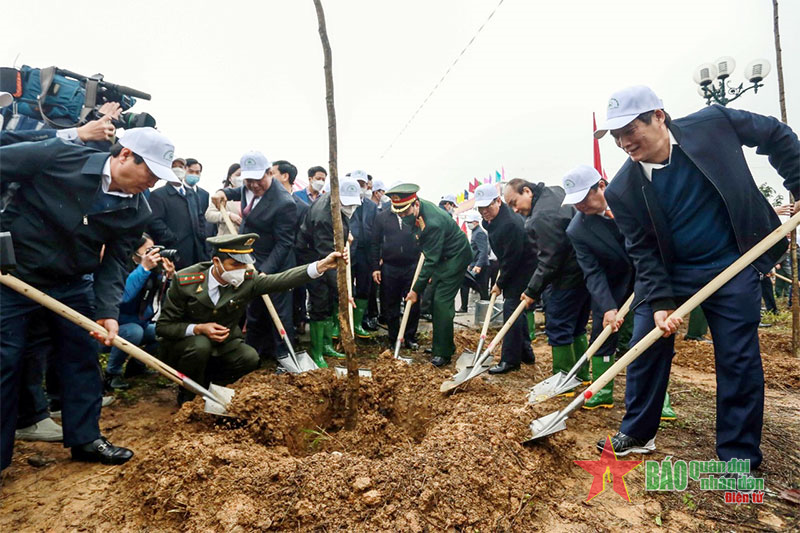 Chủ tịch nước Nguyễn Xuân Phúc phát động Tết trồng cây “Đời đời nhớ ơn Bác Hồ” Xuân Nhâm Dần 2022 tại Đền Hùng