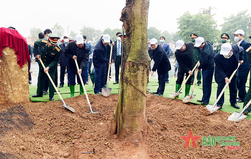 Chủ tịch nước Nguyễn Xuân Phúc phát động Tết trồng cây “Đời đời nhớ ơn Bác Hồ” Xuân Nhâm Dần 2022 tại Đền Hùng