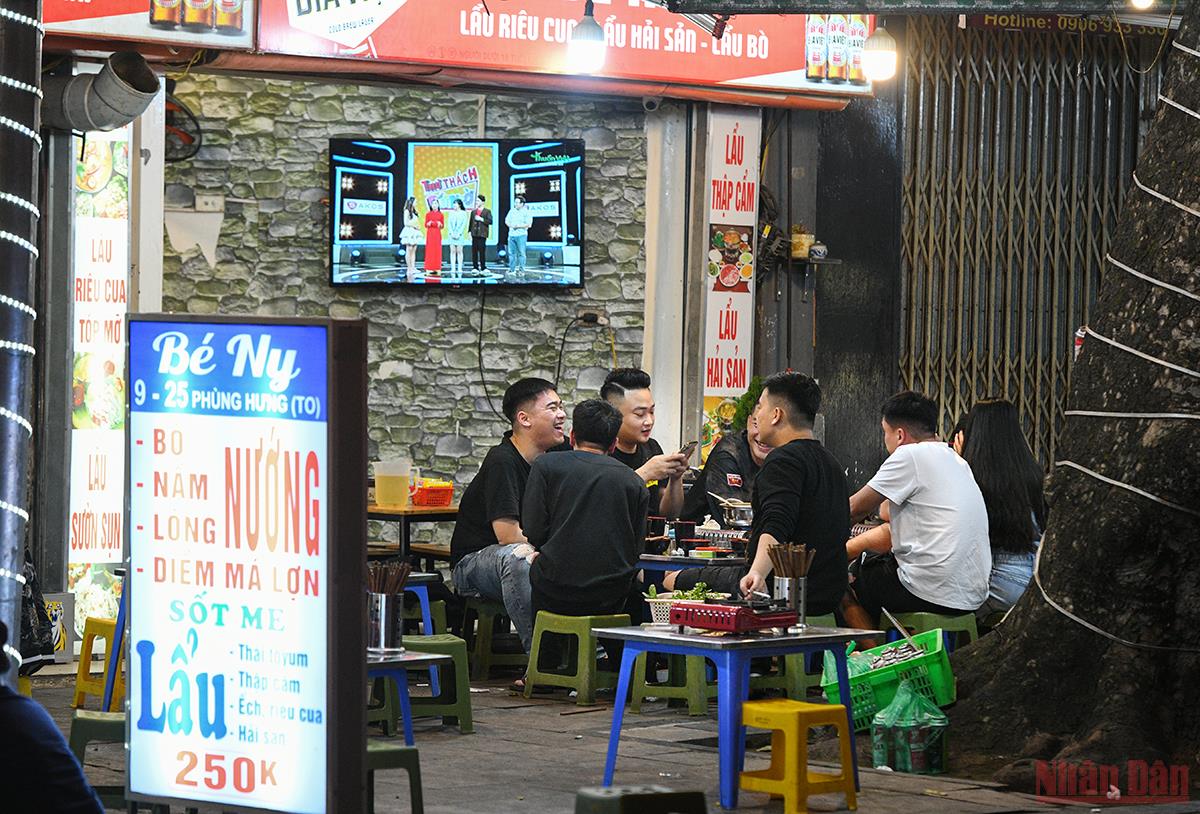Hà Nội chính thức bỏ quy định quán ăn được mở cửa đến 21 giờ -0