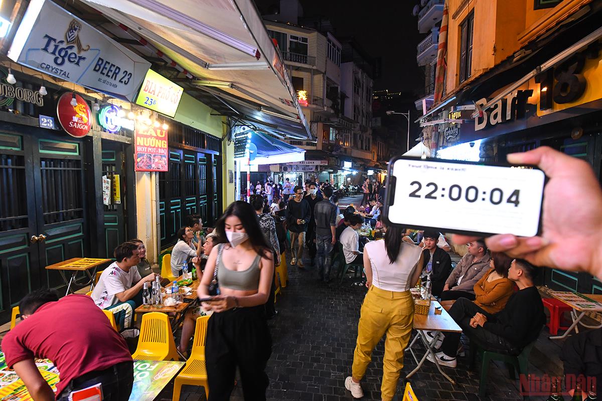 Hà Nội chính thức bỏ quy định quán ăn được mở cửa đến 21 giờ -0