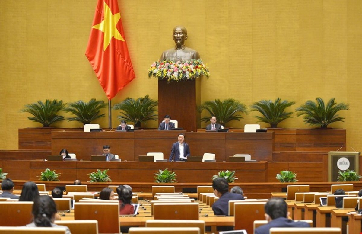 Bộ trưởng Trần Hồng Hà trả lời chất vấn