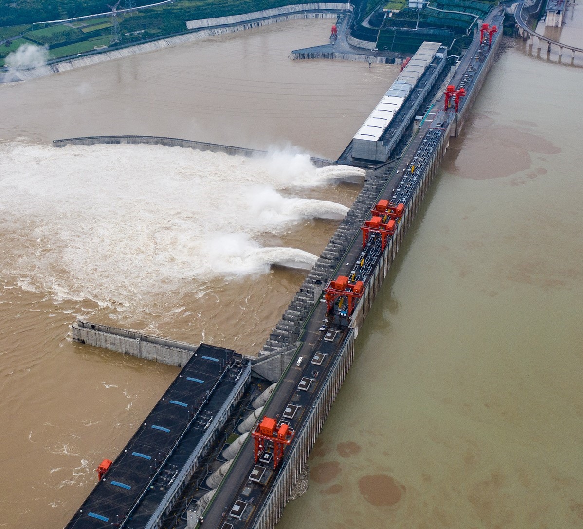 Đập Tam Hiệp xả lũ. Ảnh: Tân Hoa Xã