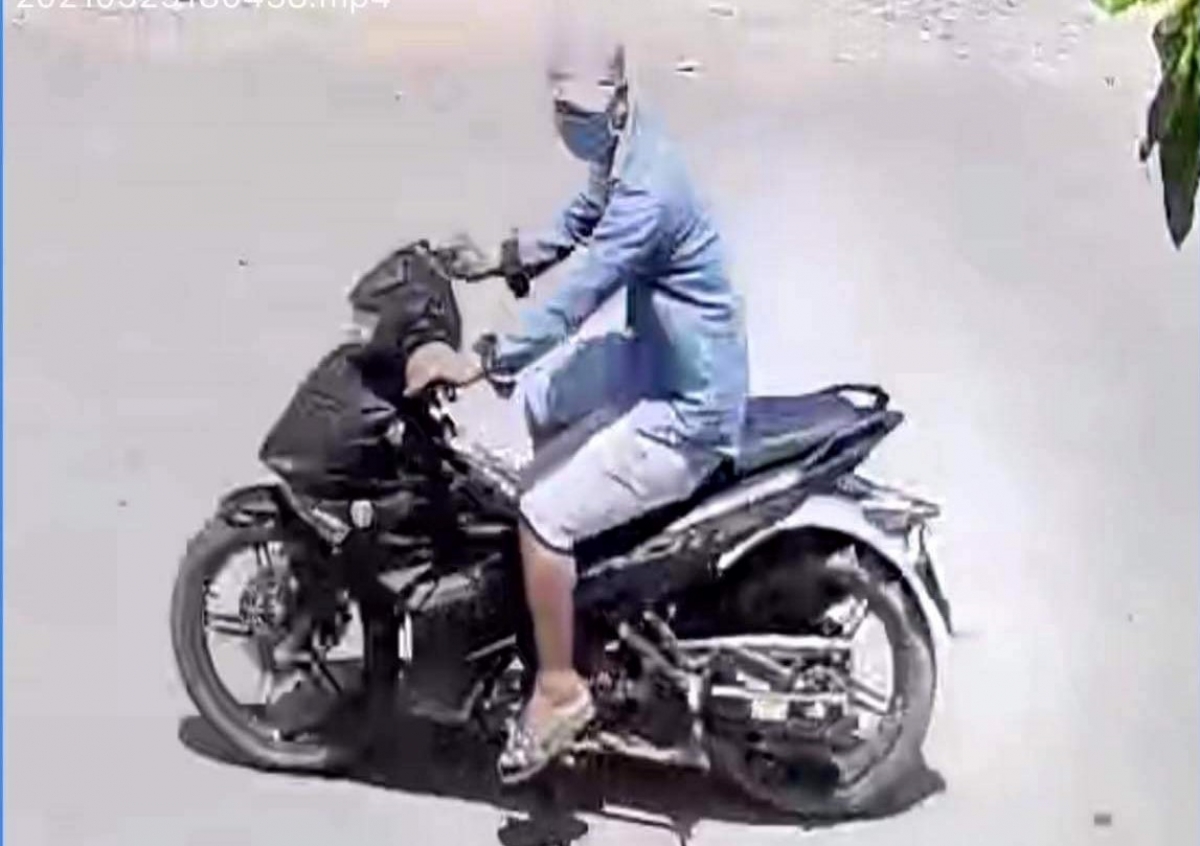 Hình ảnh đối tượng nghi vấn giả danh công an cướp tài sản.