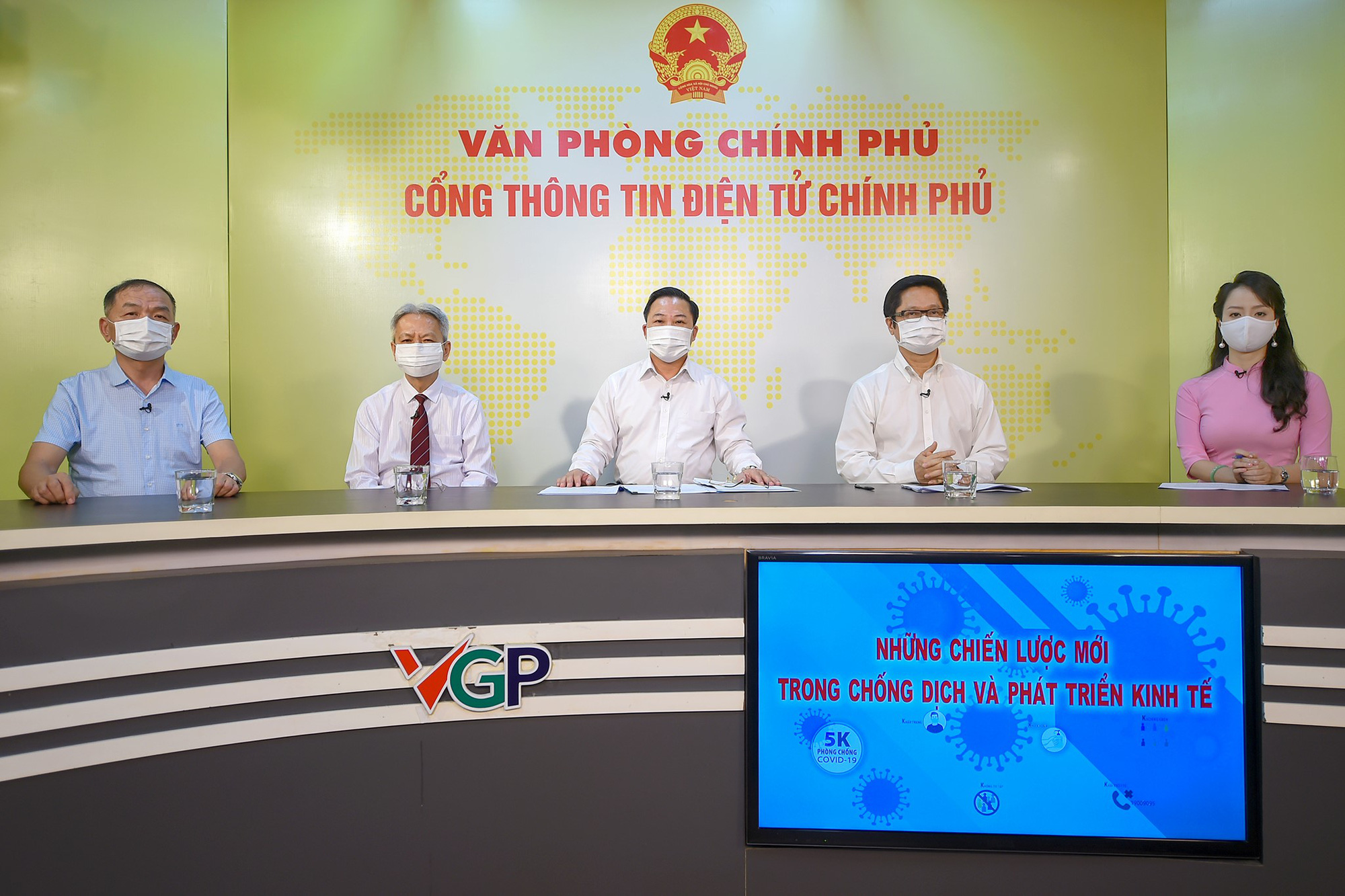 Chuyên gia đề nghị: Cần nhanh chóng tiêm vắc xin cho 70% dân số để đạt miễn dịch cộng đồng - Ảnh 1. Chuyên gia đề nghị: Cần nhanh chóng tiêm vắc xin cho 70% dân số để đạt miễn dịch cộng đồng - Ảnh 1.