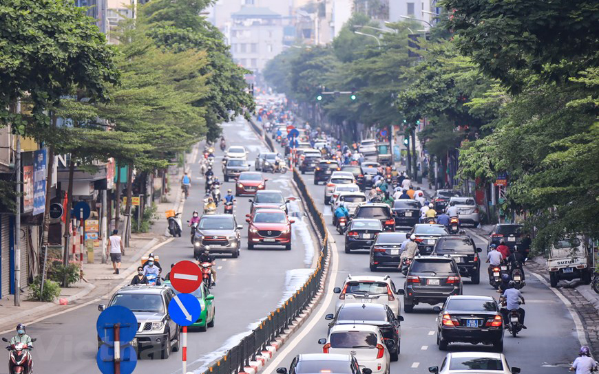 Giao thông ở Hà Nội nhộn nhịp trong ngày đầu dỡ bỏ 39 chốt kiểm soát -0