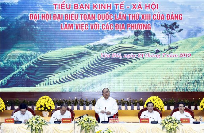 Tiểu ban Kinh tế- Xã hội Đại hội XIII của Đảng làm việc với lãnh đạo các địa phương
