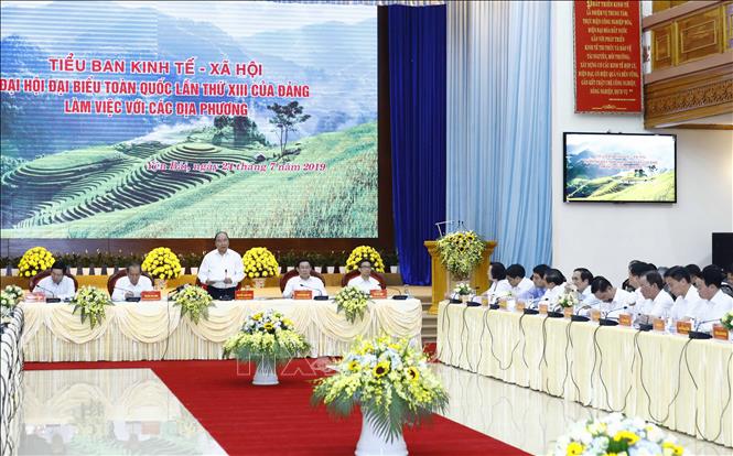 Tiểu ban Kinh tế- Xã hội Đại hội XIII của Đảng làm việc với lãnh đạo các địa phương