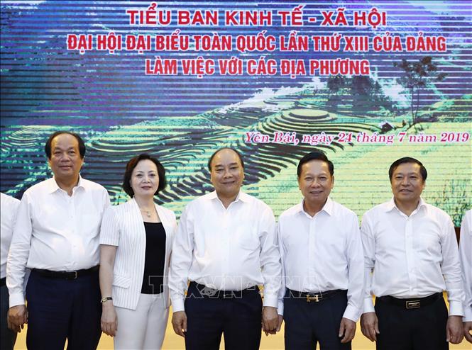 Tiểu ban Kinh tế- Xã hội Đại hội XIII của Đảng làm việc với lãnh đạo các địa phương