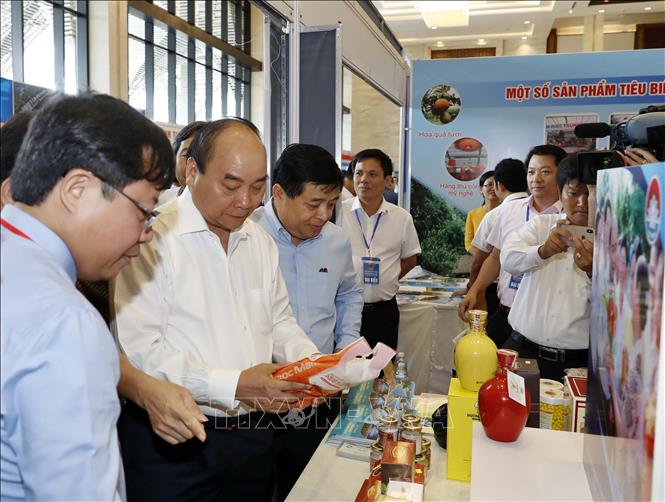 Thủ tướng Nguyễn Xuân Phúc: Các tỉnh miền Trung cần lấy lợi ích vùng làm ưu tiên trong phát triển