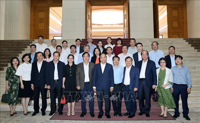 Thủ tướng Chính phủ Nguyễn Xuân Phúc làm việc với đại diện ngành dệt may, da giày