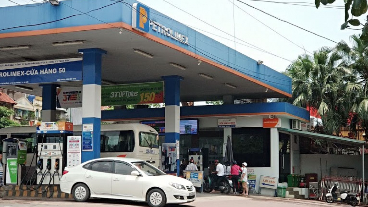 Giá xăng dầu tiếp tục được điều chỉnh tăng.