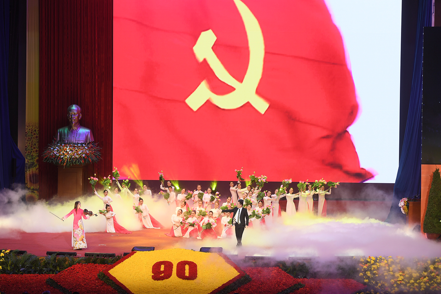 Tổ chức trọng thể Lễ kỷ niệm 90 năm Ngày thành lập Đảng Cộng sản Việt Nam