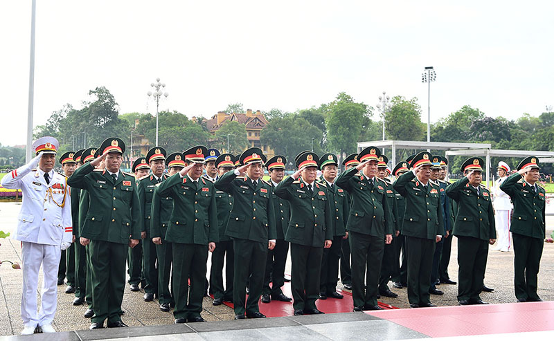 Lãnh đạo Đảng, Nhà nước, Quân đội đặt vòng hoa, vào Lăng viếng Chủ tịch Hồ Chí Minh