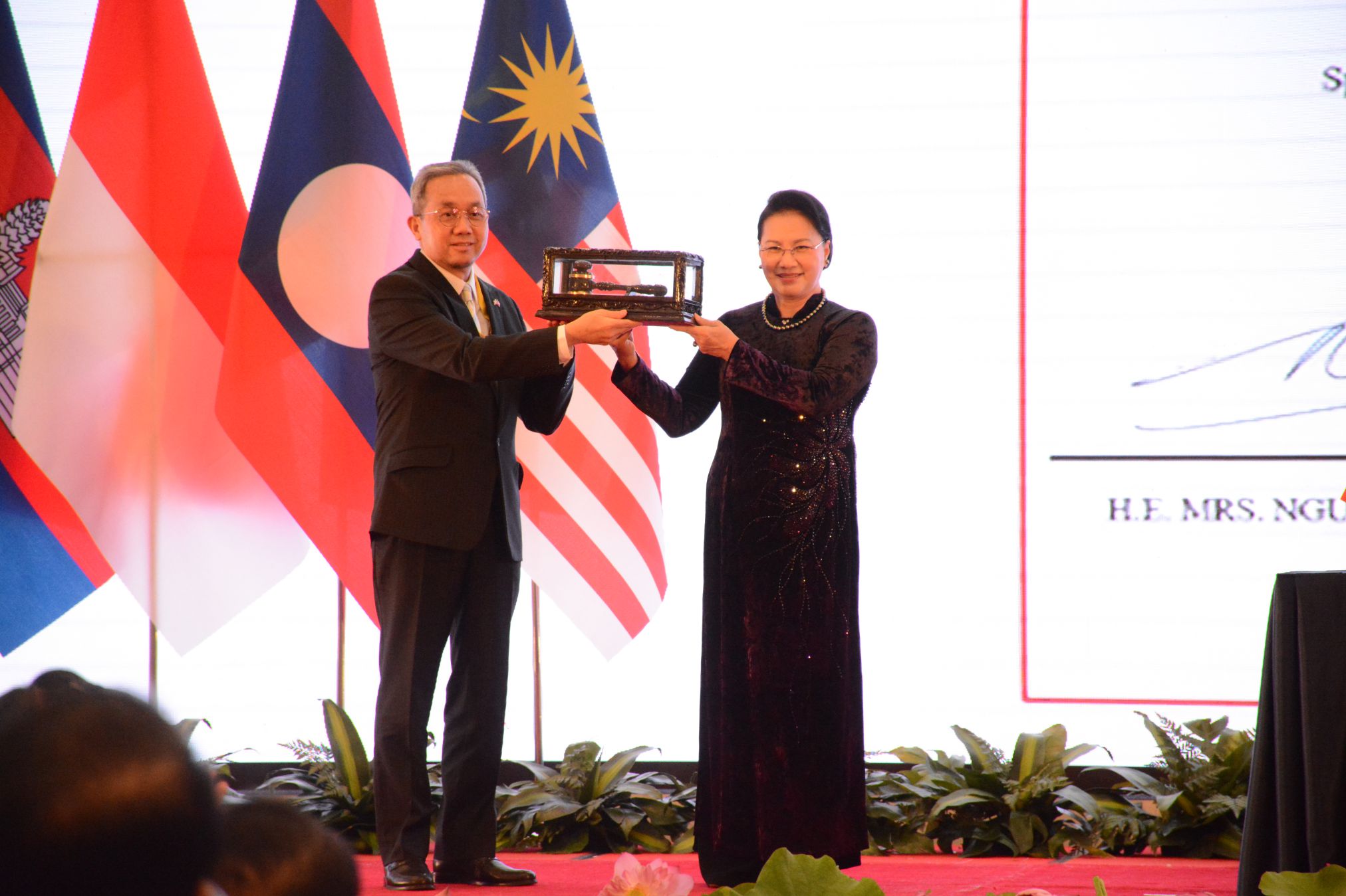 Bế mạc Đại hội đồng AIPA 41