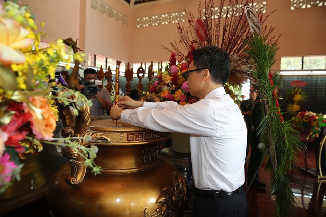 Phó Thủ tướng Vũ Đức Đam dự lễ truy điệu và an táng 28 hài cốt liệt sĩ tại Đồng Nai - Ảnh 1.
