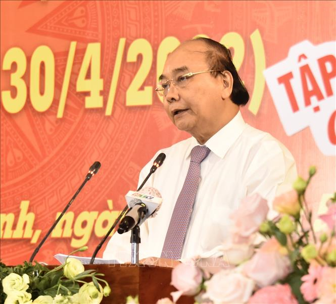 Chủ tịch nước Nguyễn Xuân Phúc gặp mặt đoàn học sinh miền Nam trên đất Bắc