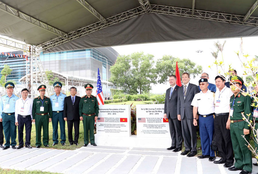 Cây cầu bắc qua quá khứ