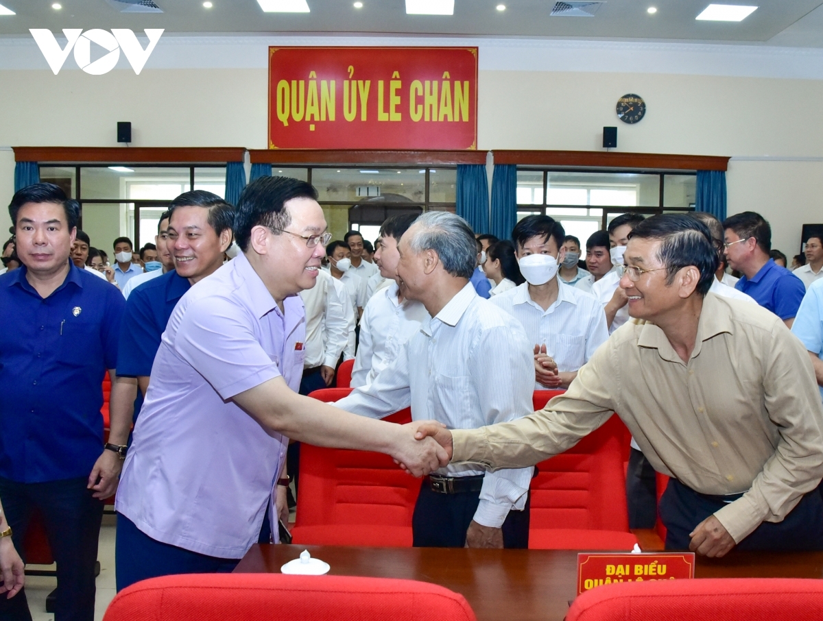 Chủ tịch Quốc hội Vương Đình Huệ tiếp xúc cử tri Hải Phòng. Ảnh: Lê Tuyết