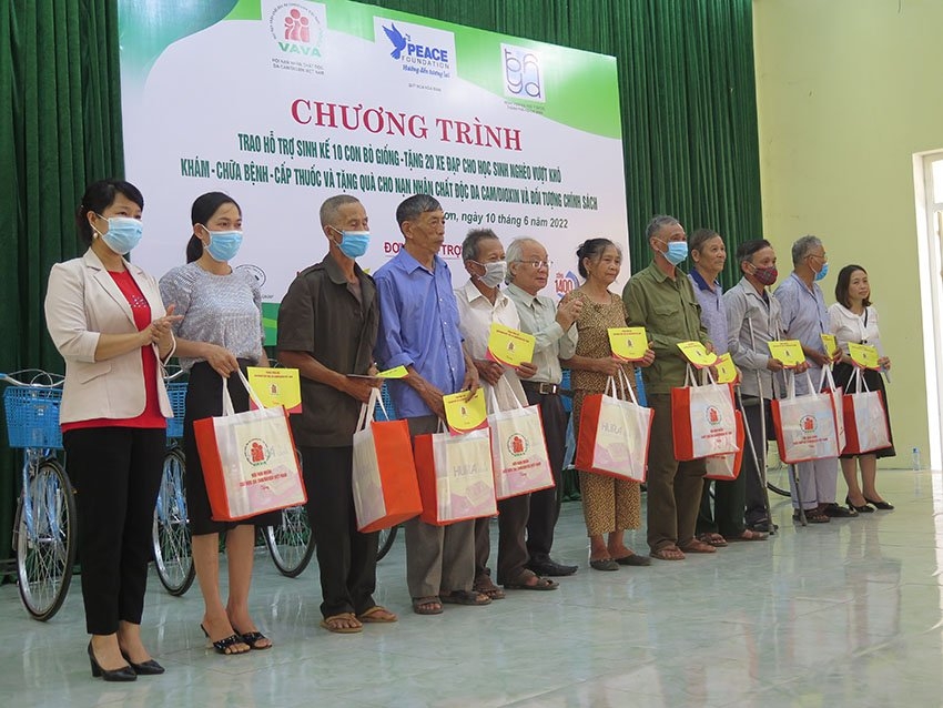 Tặng quà, khám bệnh, cấp thuốc miễn phí cho hơn 600 nạn nhân  chất độc da cam, đối tượng chính sách tỉnh Thanh Hóa Tặng quà, khám bệnh, cấp thuốc miễn phí cho hơn 600 nạn nhân  chất độc da cam, đối tượng chính sách tỉnh Thanh Hóa