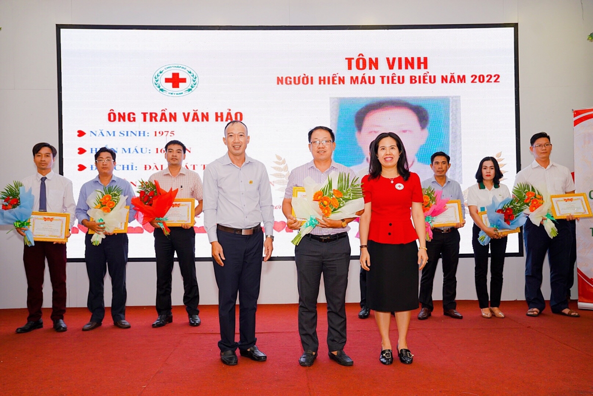 Bình Thuận: Tôn vinh người tình nguyện hiến máu tiêu biểu Bình Thuận: Tôn vinh người tình nguyện hiến máu tiêu biểu