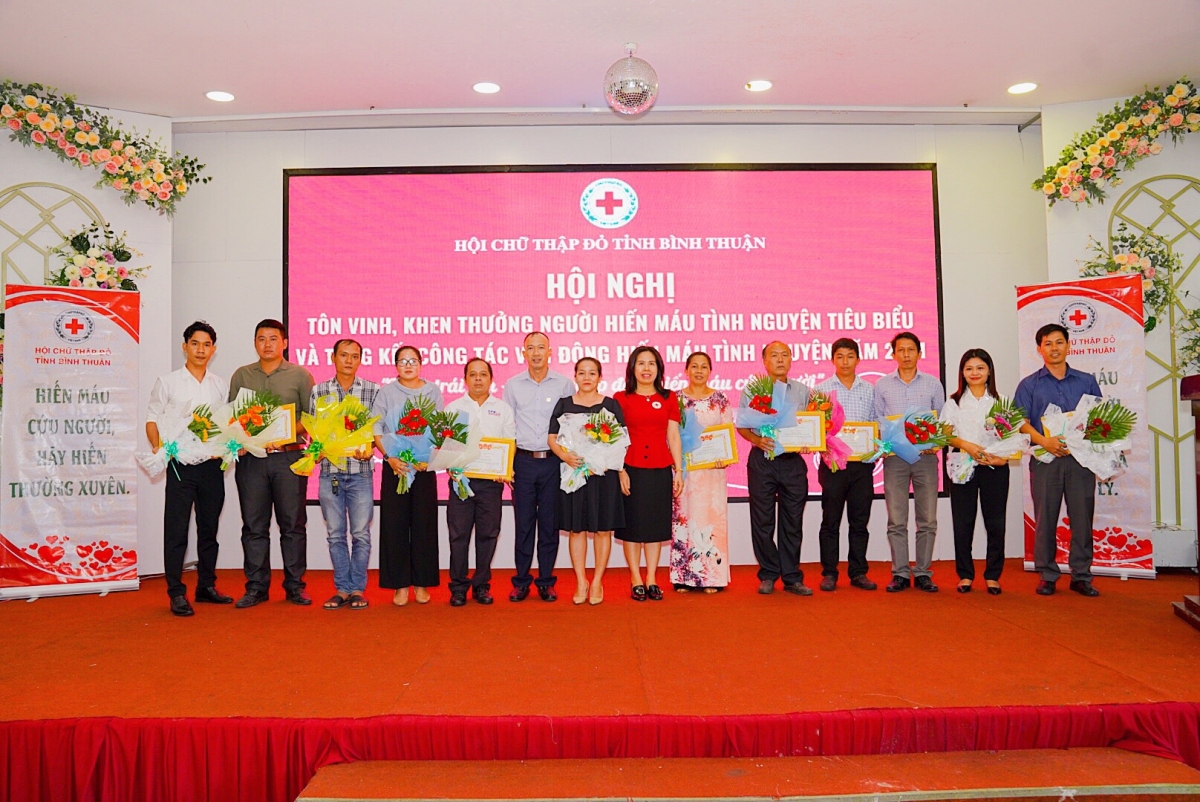 Bình Thuận: Tôn vinh người tình nguyện hiến máu tiêu biểu Bình Thuận: Tôn vinh người tình nguyện hiến máu tiêu biểu