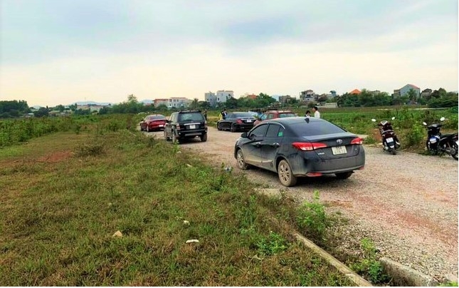 Nhà đầu tư ồ ạt bỏ cọc sau khi đấu giá đất ở mức 'trên trời' Nhà đầu tư ồ ạt bỏ cọc sau khi đấu giá đất ở mức 'trên trời'