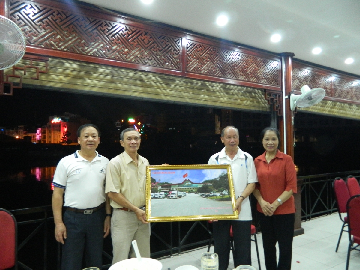 Đoàn Nạn nhân chất độc da cam, cán bộ Hội tiêu biểu tỉnh Lạng Sơn thăm chiến trường xưa