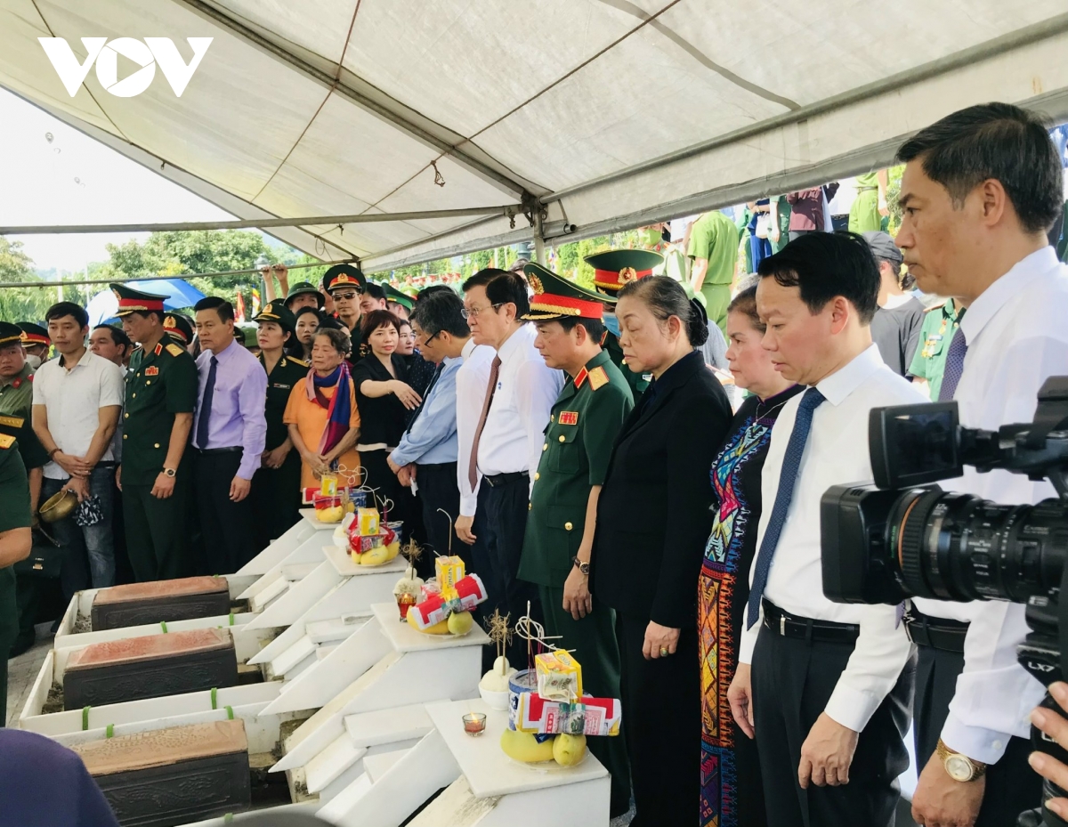 toan canh le truy dieu va an tang 10 hai cot liet sy tai nghia trang vi xuyen hinh anh 7