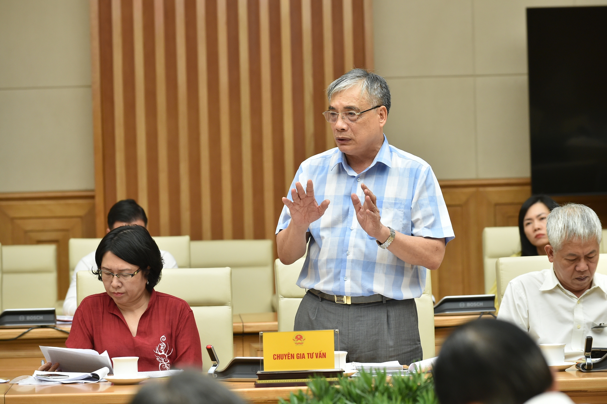 Phó Thủ tướng Lê Minh Khái: Nghiên cứu các phương án giảm thuế để hỗ trợ người dân, doanh nghiệp - Ảnh 4. Phó Thủ tướng Lê Minh Khái: Nghiên cứu các phương án giảm thuế để hỗ trợ người dân, doanh nghiệp - Ảnh 4.