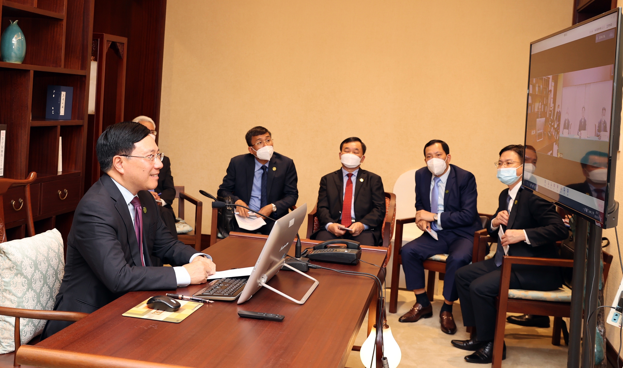 Việt Nam đề nghị Trung Quốc tạo điều kiện thông quan hàng hóa qua cửa khẩu - Ảnh 4. Việt Nam đề nghị Trung Quốc tạo điều kiện thông quan hàng hóa qua cửa khẩu - Ảnh 4.