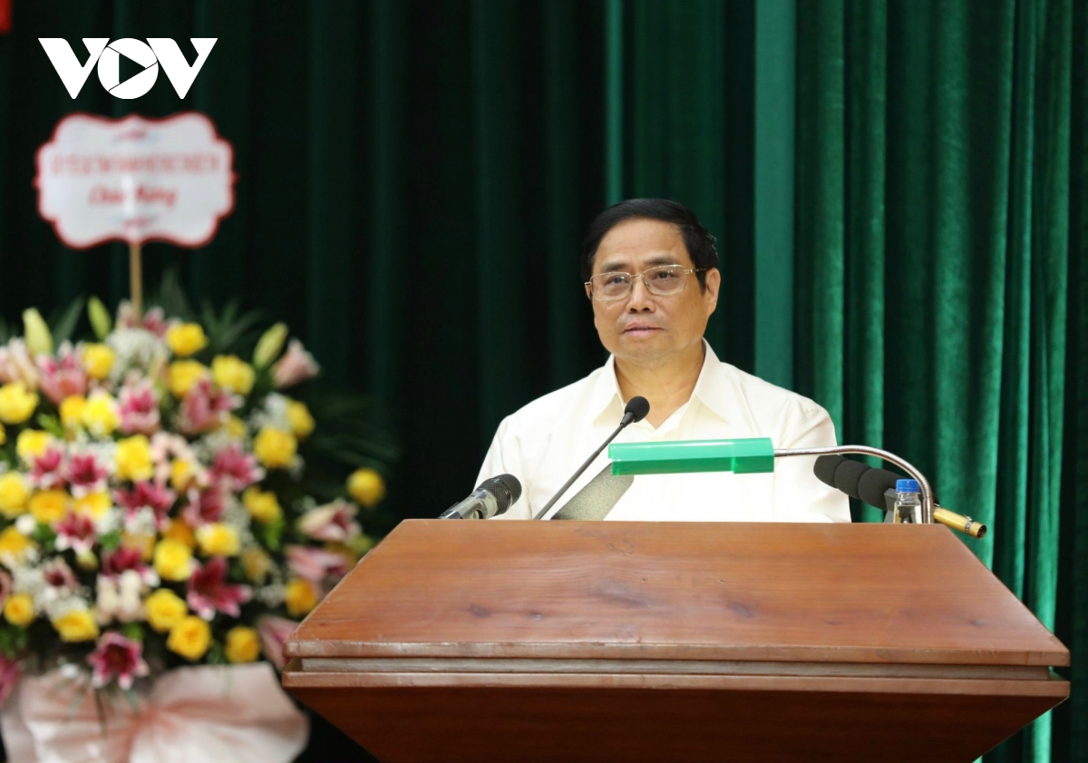 thủ tướng trao quyết định giao quyền bộ trưởng bộ y tế cho bà Đào hồng lan hình ảnh 2 thu tuong trao quyet dinh giao quyen bo truong bo y te cho ba Dao hong lan hinh anh 2