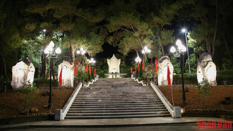 Quảng Trị mở cửa đón khách đến viếng nghĩa trang, di tích vào buổi tối ảnh 2